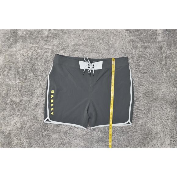 Oakley Men's Gray Swim Shorts Size 40 Polyester Drawstring Solid - Picture 2 of 7